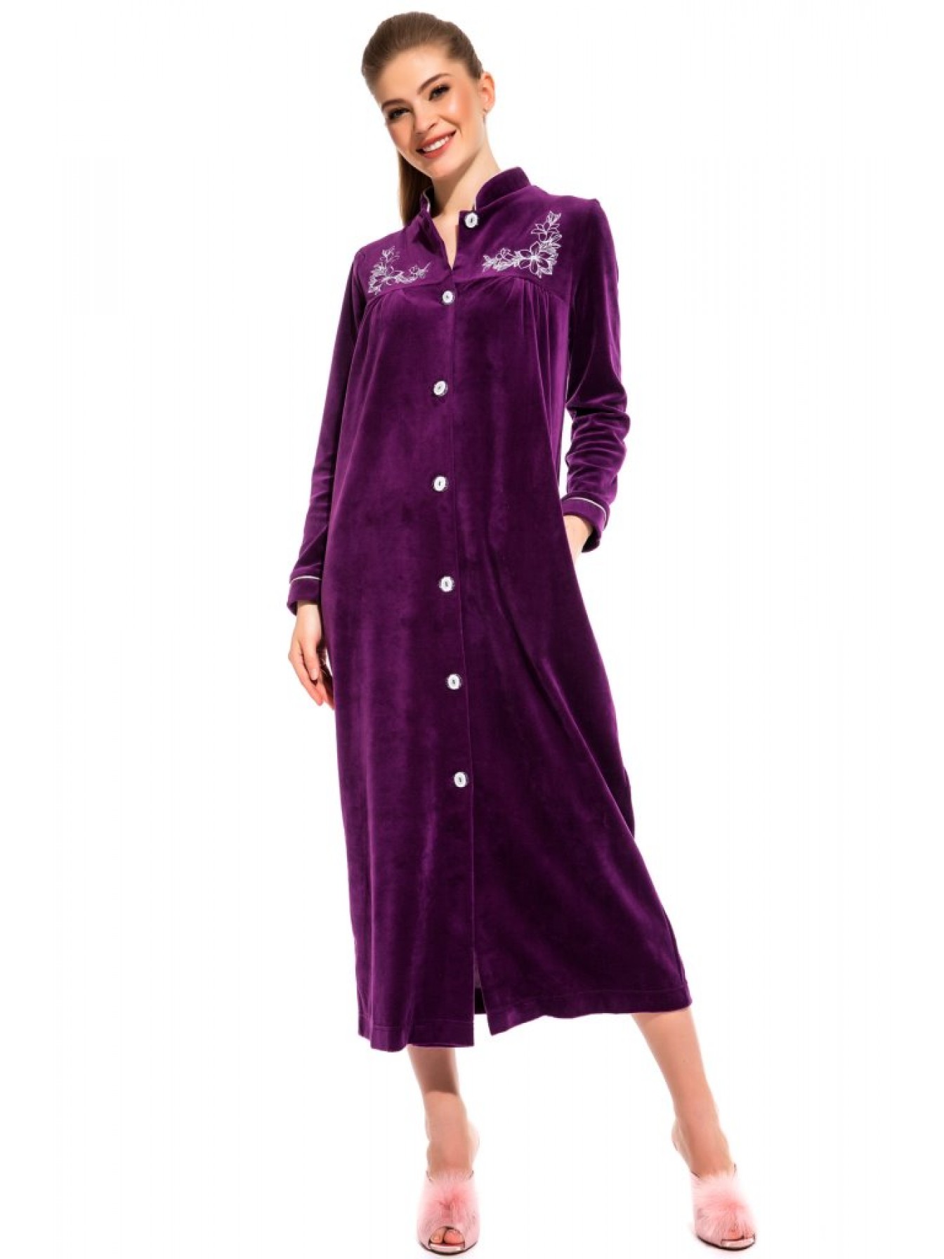 Велюровые халаты больших размеров. Удлиненный велюровый халат на пуговицах Aurore (PM 391). Велюровый халат на пуговицах Aurore (PM France 391) размер l (46-48), фиолетовый. Халат женский велюровый. Халат женский велюр.